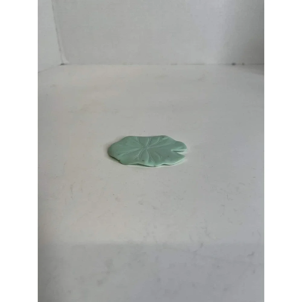 LPS ACCESSORY or doll house part Green leaf